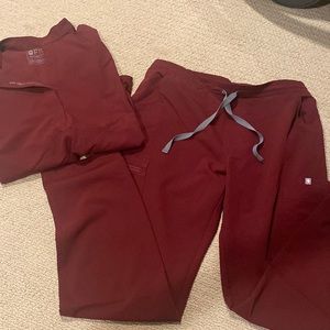 FIGS Scrub Set-Top in size Small as this style runs big- Pants in size medium !